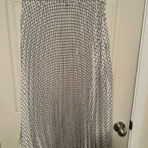 Max Studio Black and White Geometric Maxi Skirt